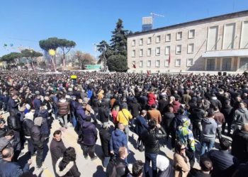 Sot 6 ditë radhazi, tjetër protestë përpara Kryeministrisë (FOTO)