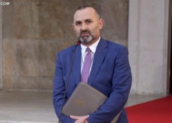 Arrestimet për korrupsion/ Ulsi Manja: S’kemi mbaruar punë në Kadastrën e Sarandës. Mos e bëni gjumin e qetë