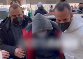 “Përse fëmijët o vrasës…”, revoltohen qytetarët ndaj “monstrës” greke që i mori jetën familjes shqiptare