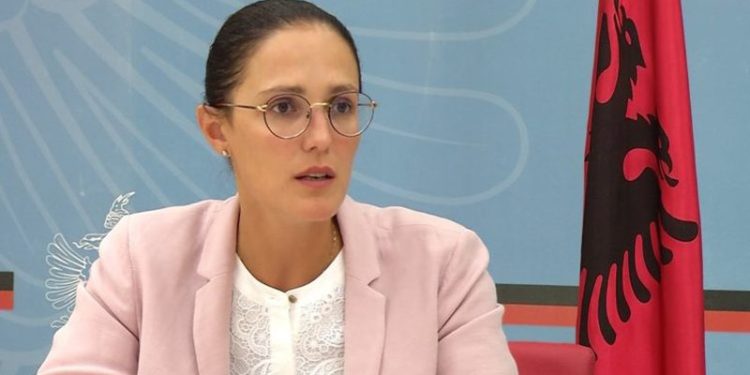 “Me 130 euro në muaj nuk quhesh i varfër”, ministrja e Financave sqaron deklaratën: Teknikalitet statistikor!