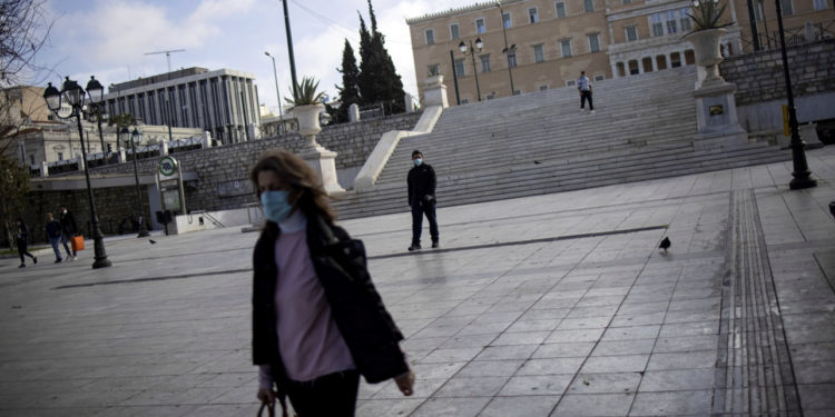 Greqia pezullon të gjitha masat ndaj Covid