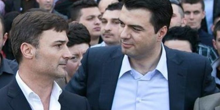 Bashën po e braktisin të gjithë, Enkelejd Alibeaj i kërkon dorëheqjen