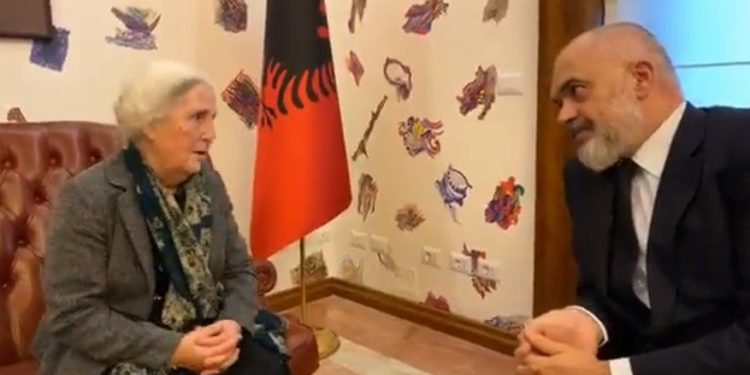 Luljeta Bozo kundër uljes së taksave: Shteti paguan 80% të energjisë, nga t’i nxjerrë këto lekë?