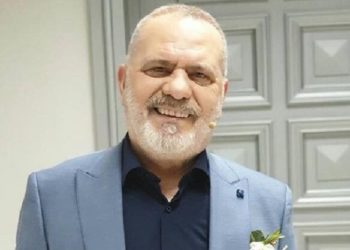Dalin SMS e Koço Devoles: Nga rrëfimet për pushimet, tek lufta me shëndetin dhe humori me bashkëshorten në natën e parë të martesës