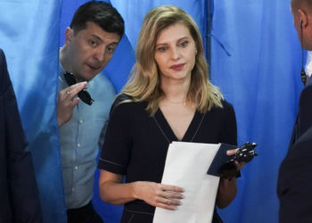 Njihuni me Olenën, gruaja që s’ka frikë nga Putini (FOTO)