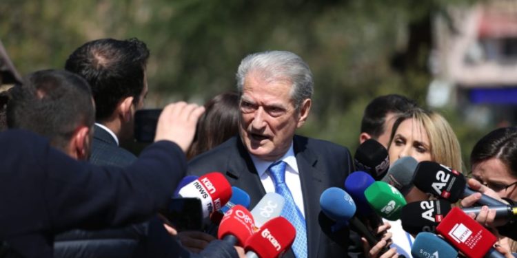 133 mijë m2 në Dhërmi për Gaz Pajën, Berisha: Vjedhja e fundit që i bëhet pasurisë së këtij vendi