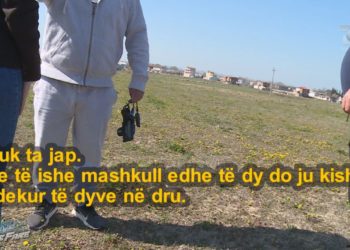 Skandal/ Pulat e ngordhura groposen afër zonave të banuara, përfaqësuesit e kompanisë kërcënojnë me jetë gazetarët e “Fiksit” (VIDEO)