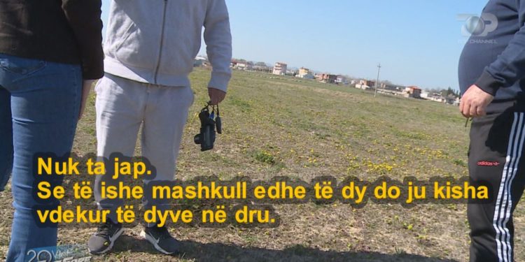 Skandal/ Pulat e ngordhura groposen afër zonave të banuara, përfaqësuesit e kompanisë kërcënojnë me jetë gazetarët e “Fiksit” (VIDEO)