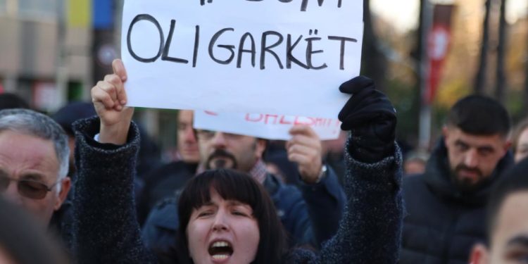 Në Gjirokastër “kursehet” edhe protesta për çmimin e naftës, qytetarët nuk e prishën terezinë