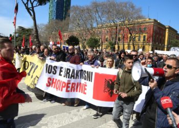 Merret vendimi për protestën: 24 orë pa lëvizur nga Kryeministria (FOTO)