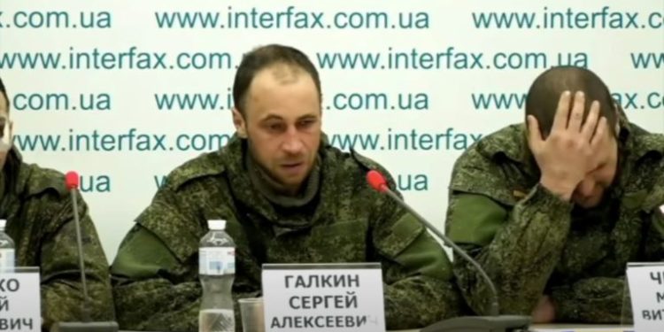 Ushtarët rusë të zënë rob në Ukrainë shpërthejnë në lot: Kërkojmë ndjesë për pushtimin tonë të pabesë (VIDEO)