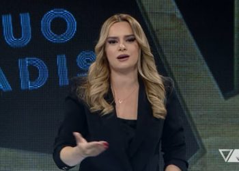 Ironia therëse e gazetares: Vëni gishtin kokës, mos u ankoni për vaj, bukë e sheqer, por lartësoni Skënderbeun që është një kandidat për Zeus (VIDEO)