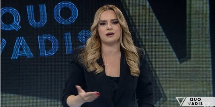 Ironia therëse e gazetares: Vëni gishtin kokës, mos u ankoni për vaj, bukë e sheqer, por lartësoni Skënderbeun që është një kandidat për Zeus (VIDEO)