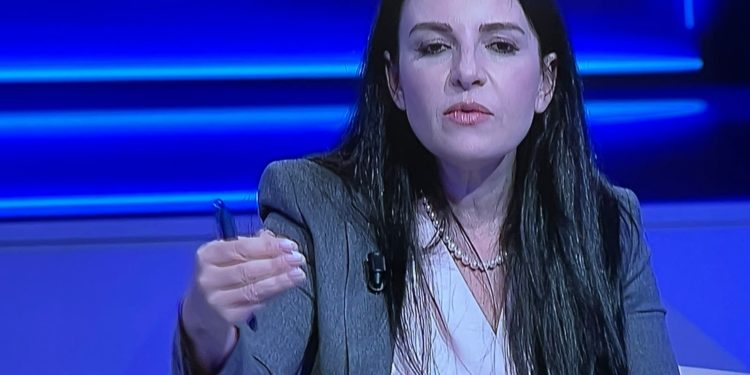 Balluku: Nëse ka një politikan të lidhur me popullin ai është Edi Rama