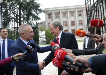 Protestat që kanë vetëm një fytyrë