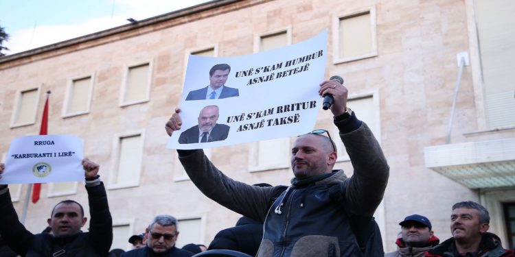 Polici i “Portokalli” do bëhet kryetar partie? Reagon Florjan Binaj