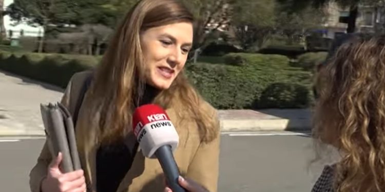 Bora Muzhaqi: Unë si ministre jam e detyruar të vij me makinë, qytetarët të lëvizin në këmbë (VIDEO)