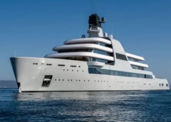 Kaloi shumë pranë Shqipërisë, zbulohet se ku ndodhet jahti luksoz i oligarkut rus Roman Abramovich