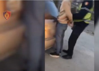Transportonin klandestinë, arrestohen 3 të rinj në Gjirokastër, dalin pamjet e operacionit (VIDEO)