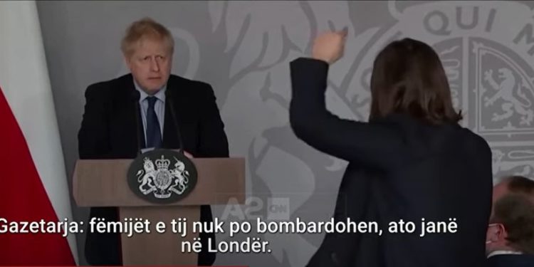 Gazetarja ukrainase ‘bën për një lek’ kryeministrin e Britanisë: NATO ka frikë, ju nuk jeni të gatshëm të na mbroni (VIDEO)