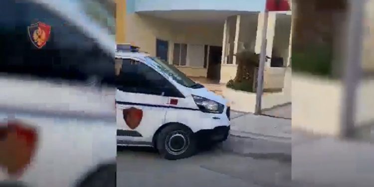 VIDEO/ 4 të arrestuar te Kadastra e Sarandës, mes tyre edhe ish-drejtori (Emrat)