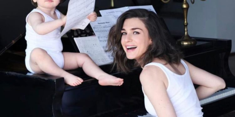 O të mjerë, Elsa Lila është ikonë e muzikës shqiptare, para se të jetë socialiste