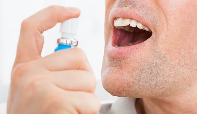 A ju vjen aromë e keqe fryma? Mësoni si ta largoni