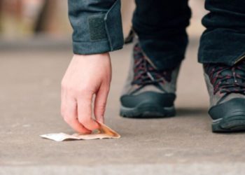 Çfarë do të thotë kur gjen para në rrugë?