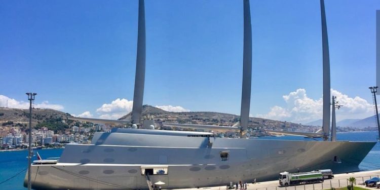 Në verë ishte në Sarandë për t’u furnizuar me naftë, Italia sekustron jahtin luksoz të oligarkut rus (FOTO)