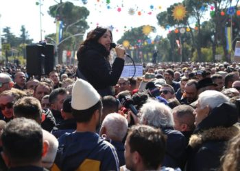 Politika merr peng protestën e qytetarëve