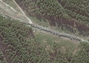 Pikëpyetja: Përse Ukraina nuk e sulmon autokolonën 64 km të Rusisë, që po marshon e qetë drejt Kievit?