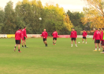 Kombëtarja kuq e zi gati për Spanjën! Ekipi kuq e zi po stërvitet në Barcelonë