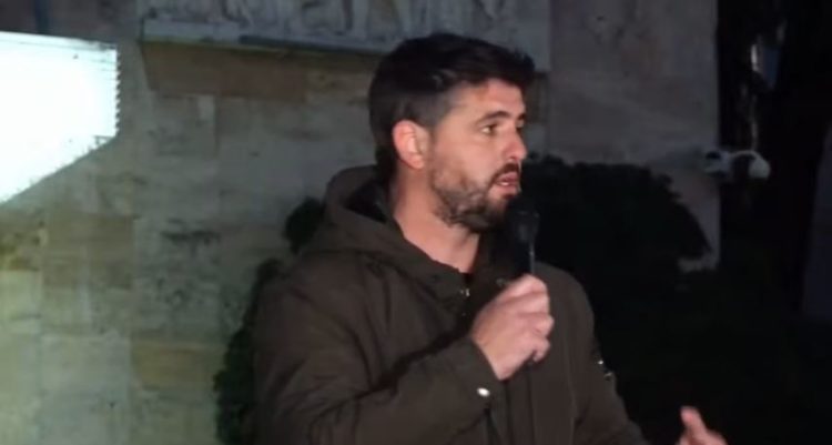 Marin Mema në protestë: Shqipëria bëhet për flamurin tonë, jo të partive. Këta që kemi në krye duan ta masakrojnë vendin