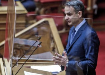 “Ktheni mbrapsht çfarë keni vjedhur nga qytetarët!” Mitsotakis: Taksë ekstra për kompanitë e naftës që përfituan nga kriza e çmimeve