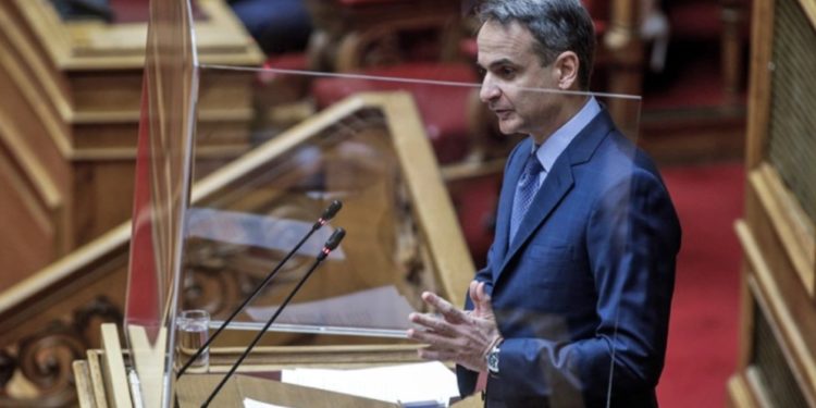 “Ktheni mbrapsht çfarë keni vjedhur nga qytetarët!” Mitsotakis: Taksë ekstra për kompanitë e naftës që përfituan nga kriza e çmimeve