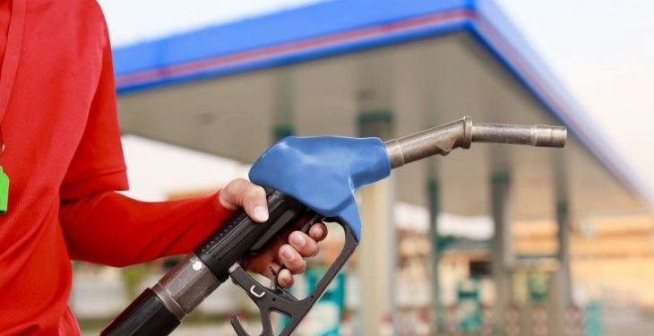 Bie çmimi i naftës në bursë, në Shqipëri çuditërisht ulet me vetëm 4 lekë. Çmimi real sot do duhej të ishte 185 lekë/litri