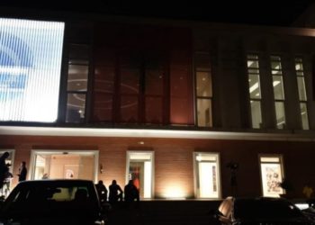 ‘Plas’ në PD, deputetët e tij i kërkojnë Bashës të largohet