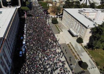 Deutsche Welle për protestat: Shqiptarët ndër më të varfrit në Europë e me çmimet më të larta