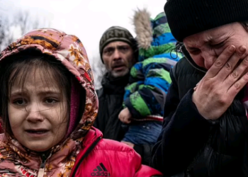 Lot, rrënoja dhe largime masive/ Pamje dramatike në Ukrainë (FOTO)