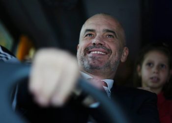 Kursimi i naftës, Rama: Nga 3 prilli, e diela e parë e çdo muaji do të jetë dita pa makina