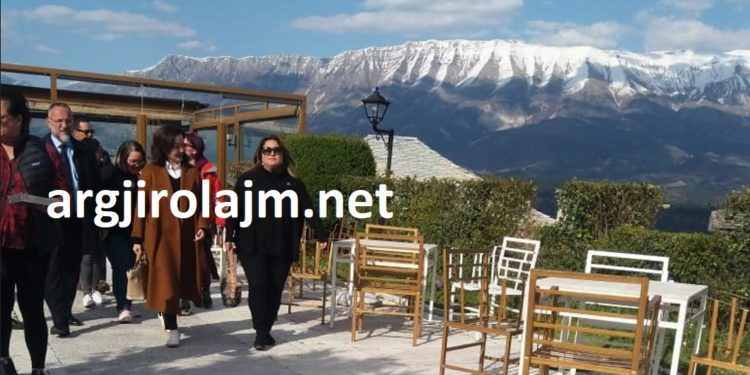 Ambasadorja e SHBA vizitë në Gjirokastër