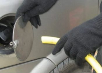 Rritja e çmimit të naftës rikthen hajdutët, ja si ju vjedhin nga sarbatori makinës