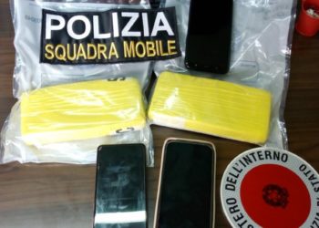 “Gazi” merr më qafë shqiptarin në Itali, policia e shoqëron për shpejtësi, por i gjen edhe drogë