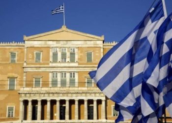 Greqia merr masa për çmimet e karburanteve: Rritet paga minimale, ulen taksat