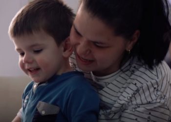 Rrëfimi prekës i gruas nga Ukraina që po strehohet me fëmijët në Tiranë: Udhëtuam me javë të tëra, burrin e kam lënë në luftë (VIDEO)