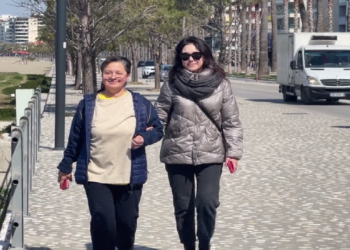 Nënë e bijë udhëtuan për 10 ditë nga Ukraina, strehohen falas në hotel në Vlorë