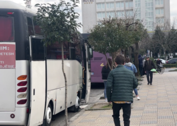 Rriten biletat e transportit në disa qytete të Shqipërisë