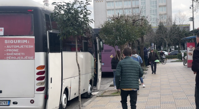 Rriten biletat e transportit në disa qytete të Shqipërisë