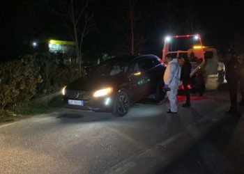 E rëndë/ 38-vjeçari gjendet i pajetë në makinën e tij, ja dyshimet