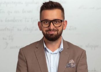 “Mirela do 1 mijë metra dru zjarri, bën një dorë të mirë…”, përgjimet që çojnë SPAK kryetarin e Kolonjës